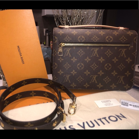 **SOLD!!!! Authentic Louis Vuitton Pochette Metis - Picture 3 of 8